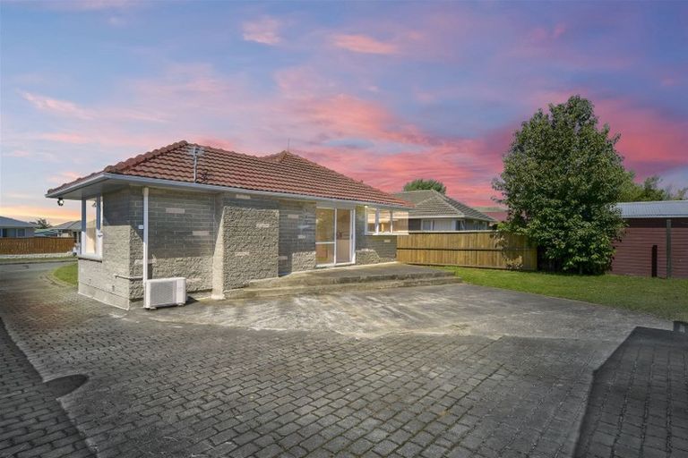 Photo of property in 11 Glenora Place, Hornby, Christchurch, 8042