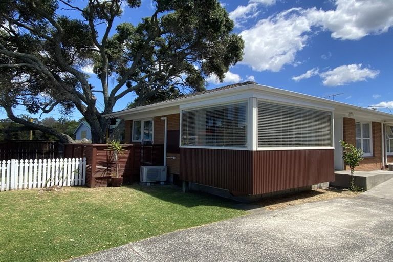 Photo of property in 1/760 Beach Road, Browns Bay, Auckland, 0630