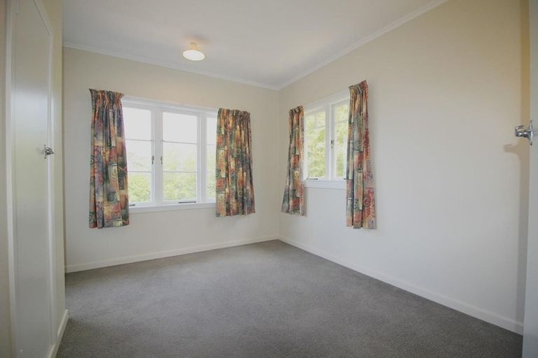 Photo of property in 212 Godley Road, Titirangi, Auckland, 0604