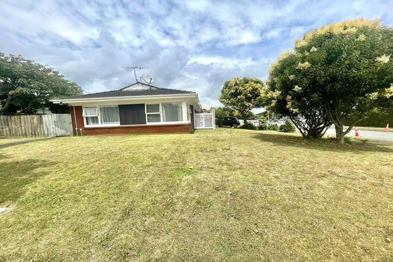 Photo of property in 1/2 Yacht Place, Bucklands Beach, Auckland, 2012