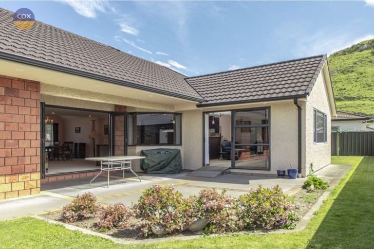Photo of property in 5 Pinotage Drive, Greenmeadows, Napier, 4112