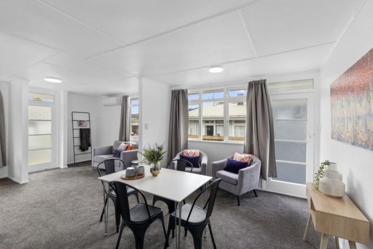 Photo of property in 33 Hanson Grove, Stokes Valley, Lower Hutt, 5019