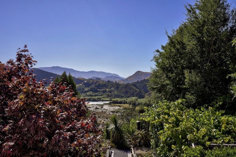 Photo of property in 32 Amber Close, Arthurs Point, Queenstown, 9371