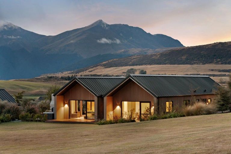 Photo of property in 9 Arran Lane, Jacks Point, Queenstown, 9371