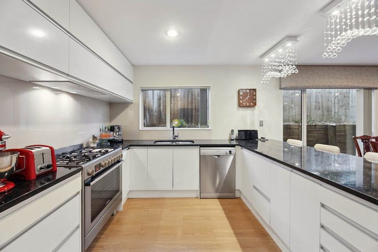 Photo of property in 96 Babich Road North, Ranui, Auckland, 0612