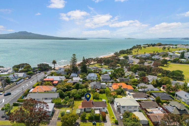 Photo of property in 1 Handley Avenue, Narrow Neck, Auckland, 0624