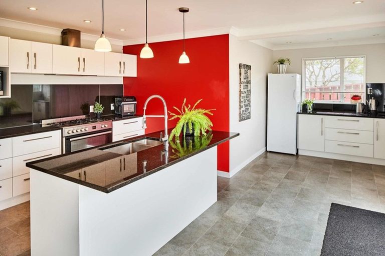 Photo of property in 28 Turriff Crescent, Tawa, Wellington, 5028