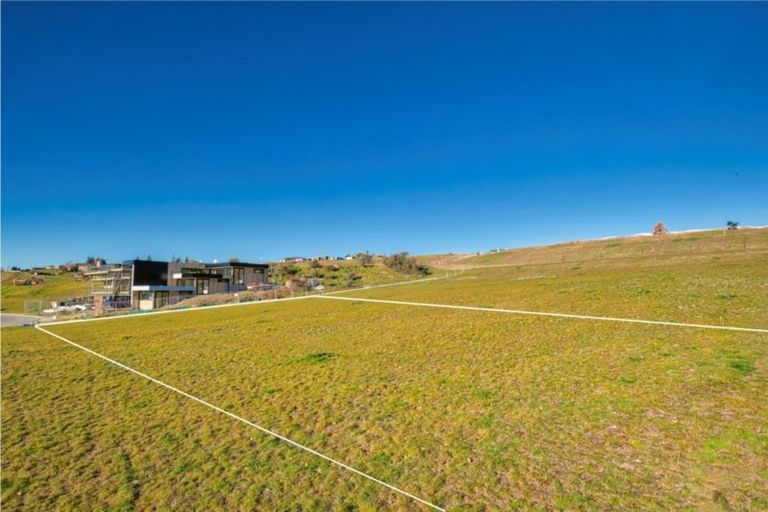 Photo of property in 23 Little Alpha Loop, Wanaka, 9305
