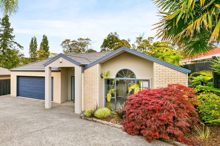 Photo of property in 13 Berkshire Terrace, Massey, Auckland, 0614