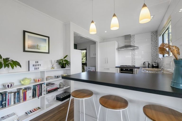 Photo of property in 5 Waipounamu Drive, Kelson, Lower Hutt, 5010