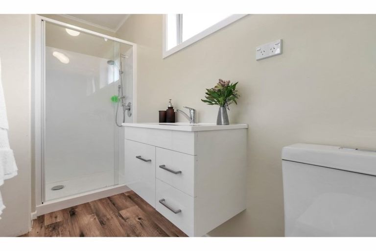 Photo of property in 805 State Highway 16, Waimauku, 0883