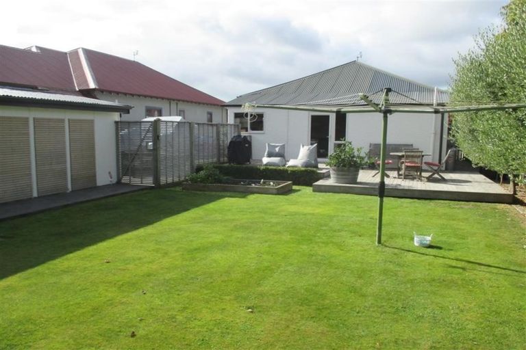 Photo of property in 15 Woodville Street, Edgeware, Christchurch, 8013