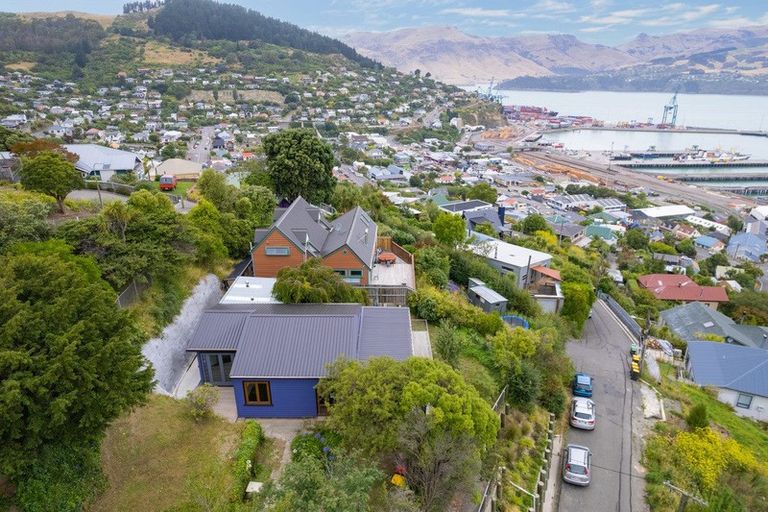 Photo of property in 14 Selwyn Road, Lyttelton, 8082