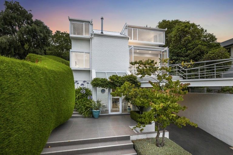 Photo of property in 34 Marine Parade, Macandrew Bay, Dunedin, 9014