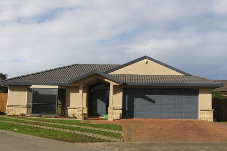 Photo of property in 17 Mellefont Close, East Tamaki Heights, Auckland, 2016