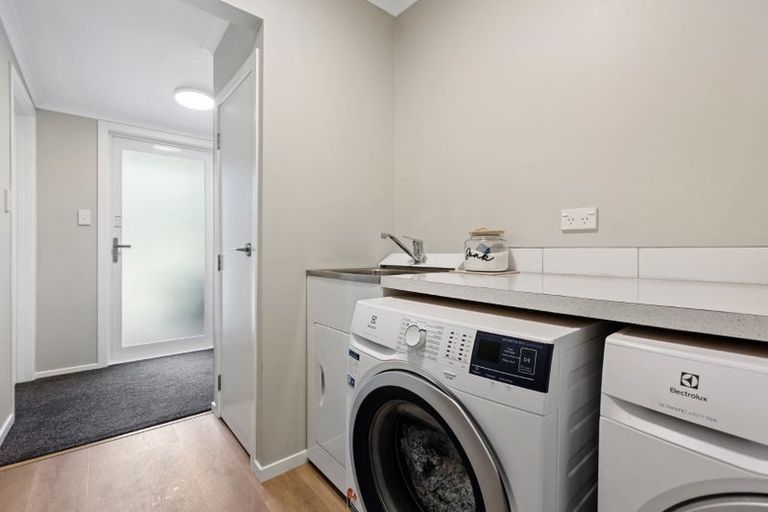 Photo of property in 33 Donnelly Street, Oakura, 4314