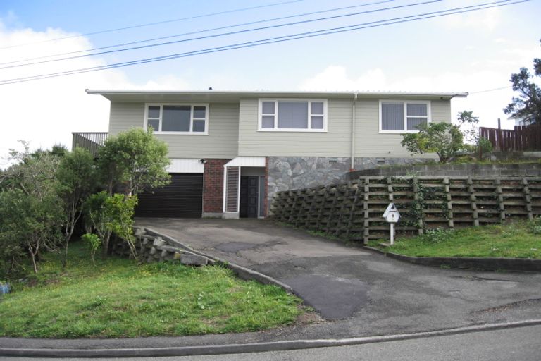 Photo of property in 1 Ruskin Road, Newlands, Wellington, 6037