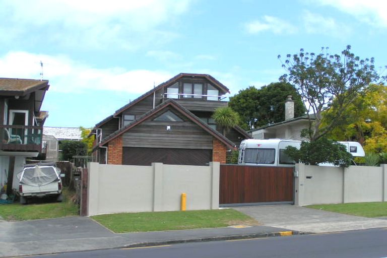 Photo of property in 2/317 Lake Road, Hauraki, Auckland, 0622