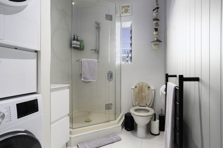 Photo of property in 1/72l Kitchener Road, Milford, Auckland, 0620