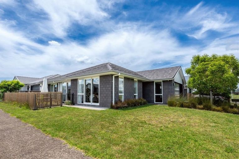 Photo of property in 27 Raynor Crescent, Pyes Pa, Tauranga, 3112