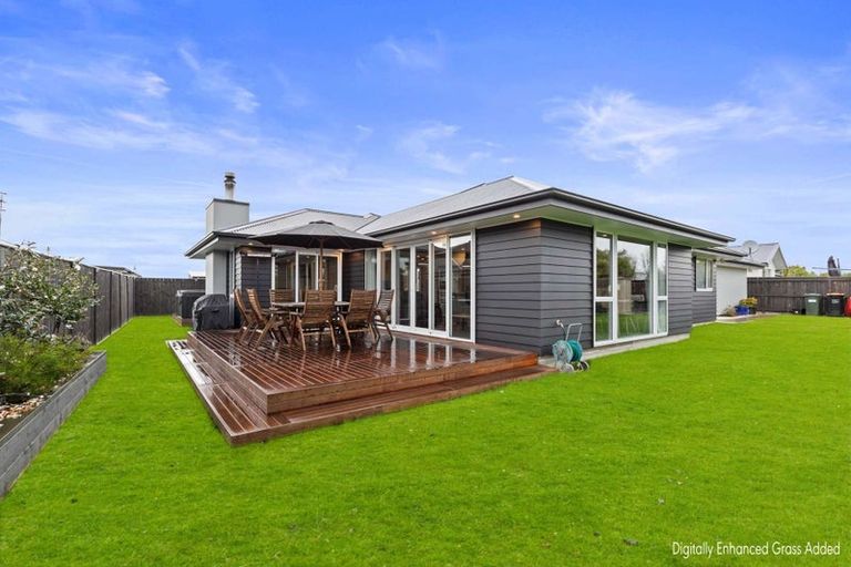 Photo of property in 69 Johnstone Drive, Fitzherbert, Palmerston North, 4410