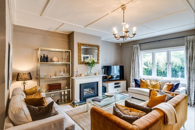 Photo of property in 98 Te Mata Road, Havelock North, 4130