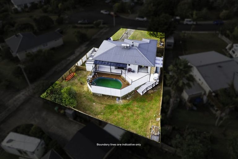 Photo of property in 18 Murray Road, Te Atatu Peninsula, Auckland, 0610
