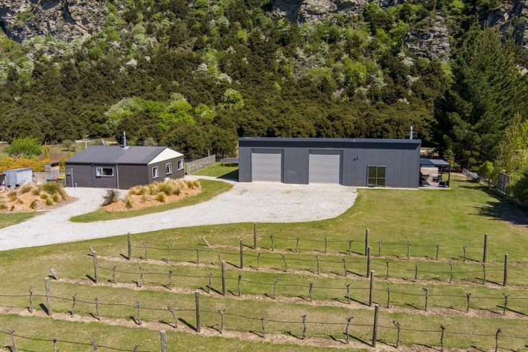 Photo of property in 22 Old Racecourse Road, Albert Town, Wanaka, 9305