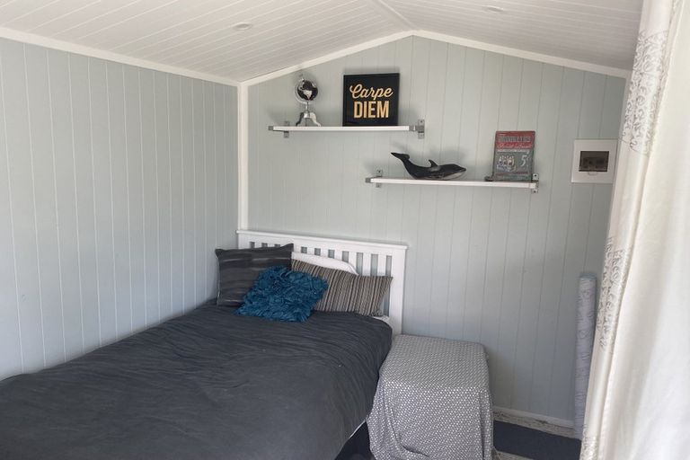 Photo of property in 11 Ocean View Road, Milford, Auckland, 0620