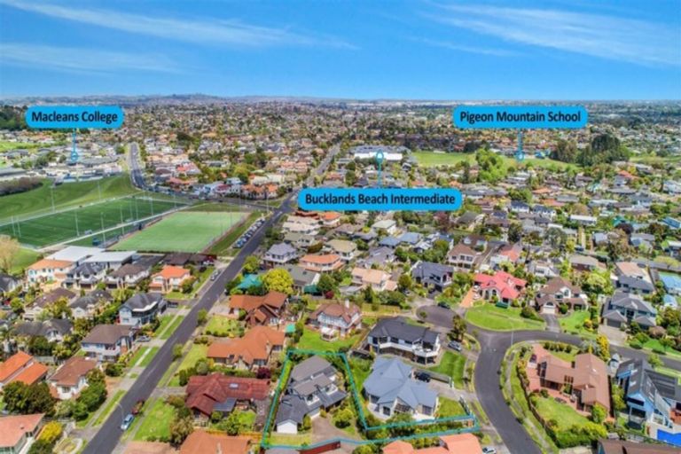 Photo of property in 8 Gillard Place, Eastern Beach, Auckland, 2012