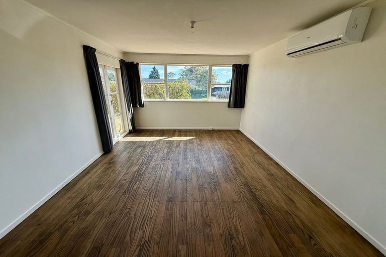 Photo of property in 46 Taipari Road, Te Atatu Peninsula, Auckland, 0610