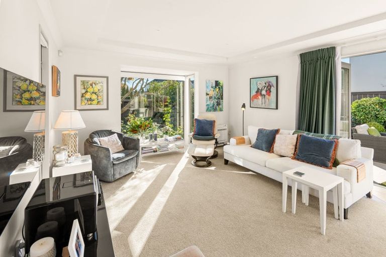 Photo of property in 42 Mcdougall Avenue, St Albans, Christchurch, 8014