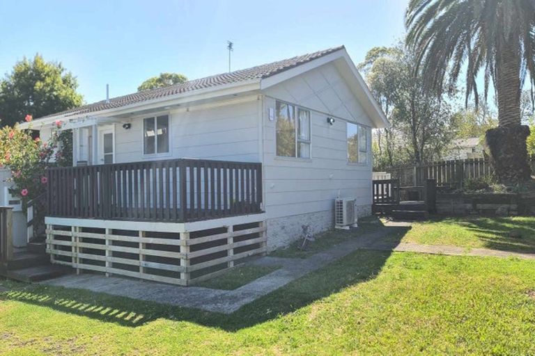 Photo of property in 3 St Margaret Place, West Harbour, Auckland, 0618