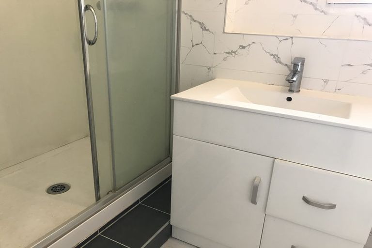 Photo of property in 1/44 Roberts Road, Glenfield, Auckland, 0629