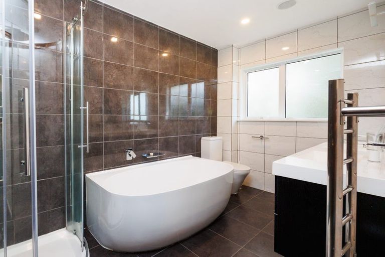 Photo of property in 27 Saint Albans Avenue, Hokowhitu, Palmerston North, 4410