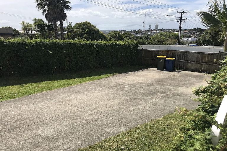 Photo of property in 5/2 Argyle Terrace, Milford, Auckland, 0620