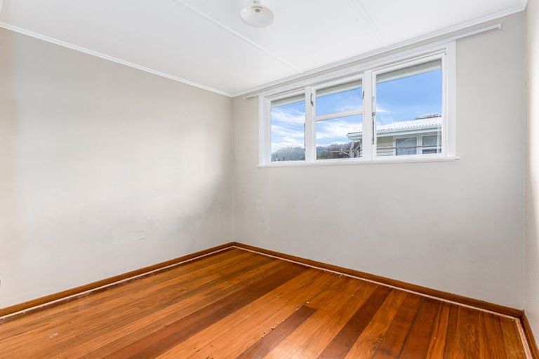 Photo of property in 30-32 Delaney Drive, Stokes Valley, Lower Hutt, 5019