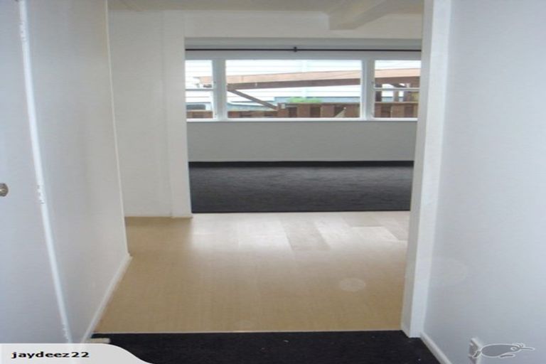 Photo of property in 16 Fitzpatrick Street, Newlands, Wellington, 6037