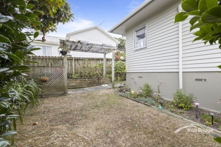 Photo of property in 1/54 Peach Road, Glenfield, Auckland, 0629