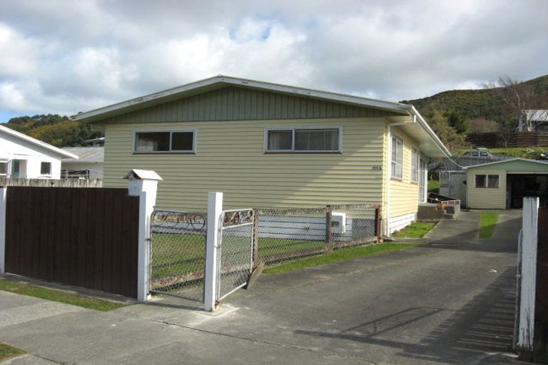 Photo of property in 281 Wellington Road, Wainuiomata, Lower Hutt, 5014