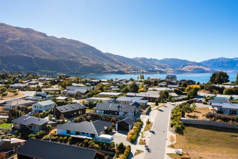 Photo of property in 9 Sarges Way, Lake Hawea, Wanaka, 9382