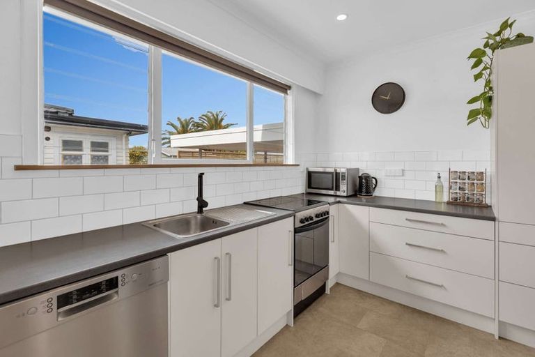 Photo of property in 4 Belvedere Crescent, Takaro, Palmerston North, 4412