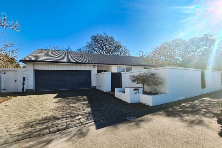 Photo of property in 147 Straven Road, Fendalton, Christchurch, 8014