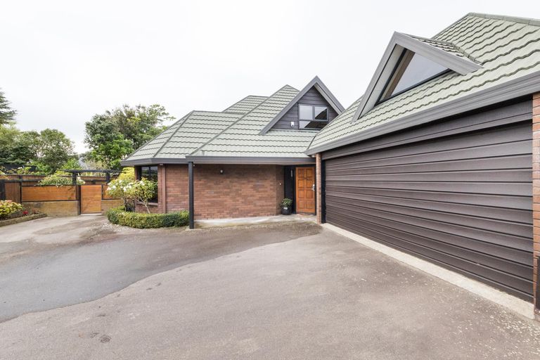 Photo of property in 15 Phoenix Avenue, Hokowhitu, Palmerston North, 4410