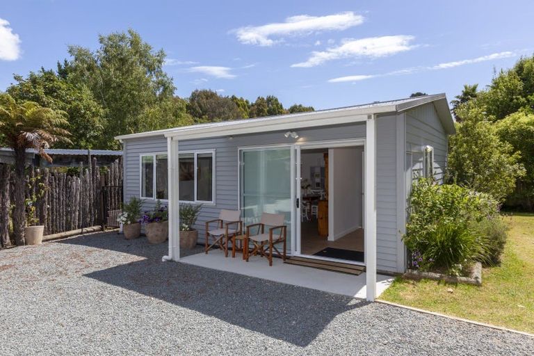 Photo of property in 190 Main Road South, Raumati South, Paraparaumu, 5032