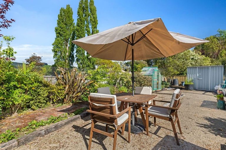 Photo of property in 8 Paraekaretu Street, Hunterville, 4730