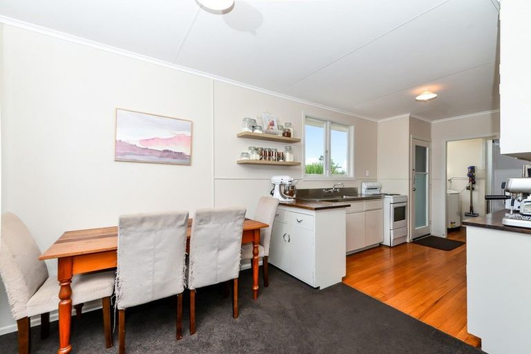 Photo of property in 12 Rhonda Avenue, Deanwell, Hamilton, 3206