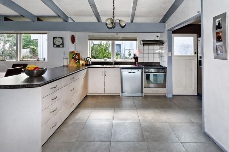 Photo of property in 45 Cliff View Drive, Green Bay, Auckland, 0604