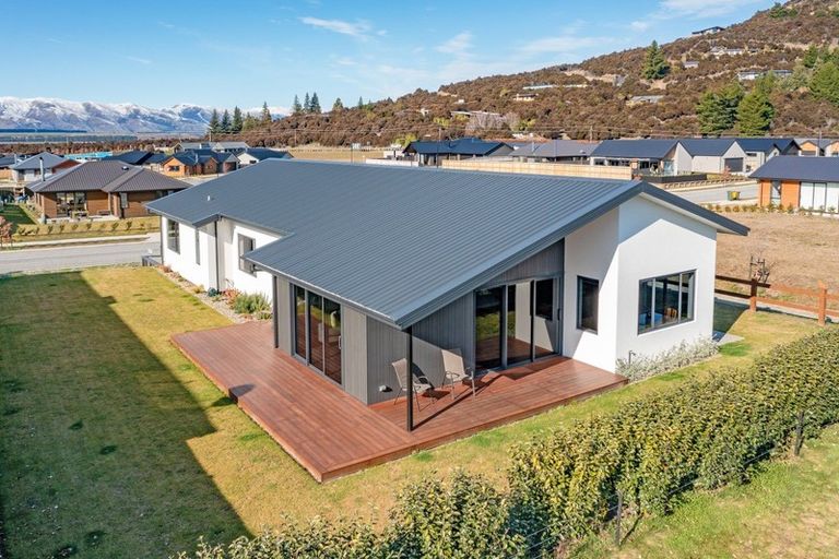 Photo of property in 37 Pounamu Avenue, Albert Town, Wanaka, 9305