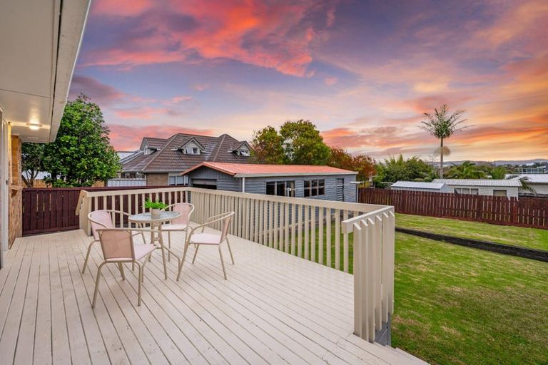 Photo of property in 106 Flanshaw Road, Te Atatu South, Auckland, 0610